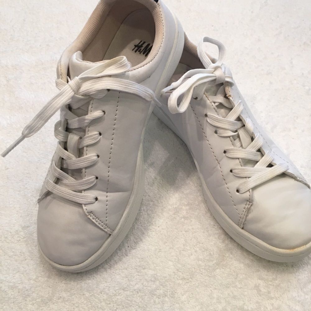 White athletic tennis shoes H & M size 4.5 lace up - Picture 8 of 9